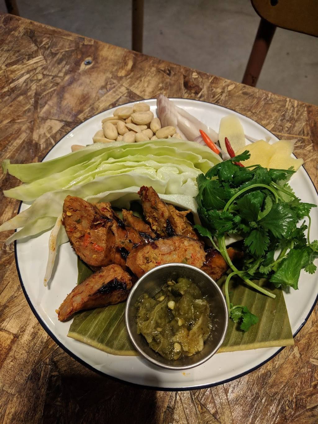 Isaan Classic | restaurant | 2701 Sunset Blvd, Los Angeles, CA 90026, USA | 2134832105 OR +1 213-483-2105