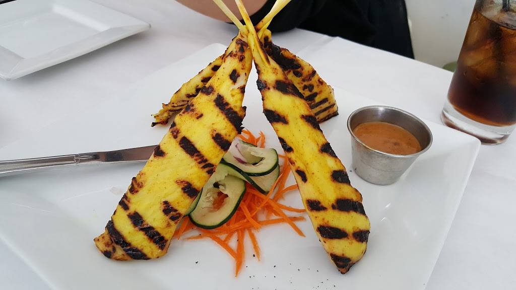 Gindi Thai Restaurant / Sushi / Bar | restaurant | 4017 W Riverside Dr, Burbank, CA 91505, USA | 8185671221 OR +1 818-567-1221