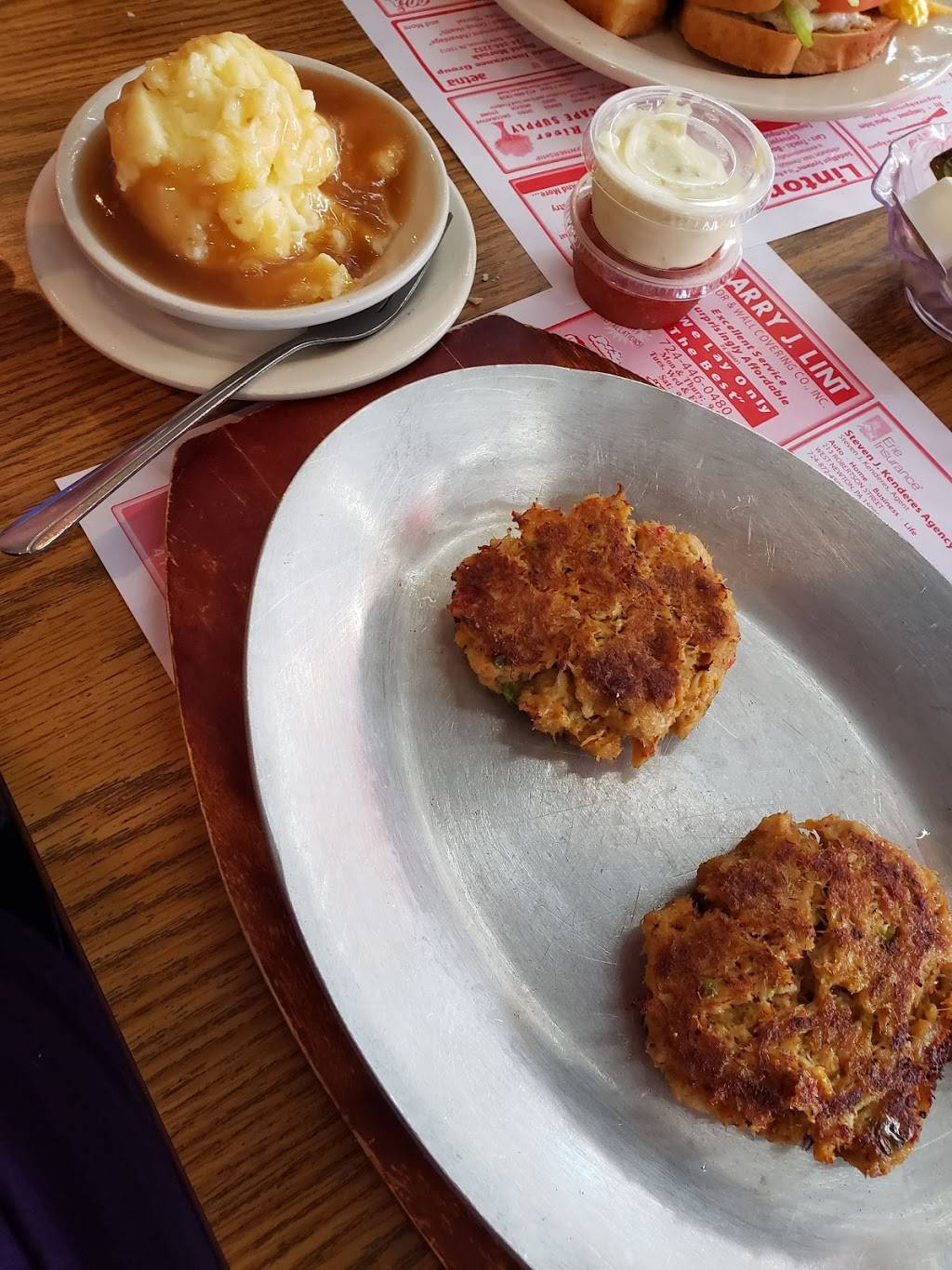 Eagles Landing Restaurant & Lounge | restaurant | 503 Airport Rd, Belle Vernon, PA 15012, USA | 7243798830 OR +1 724-379-8830