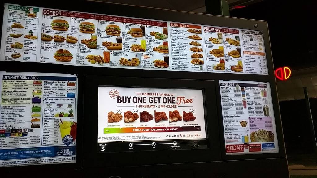 Sonic Drive-In | restaurant | 8445 Holdrege St, Lincoln, NE 68505, USA | 4024861800 OR +1 402-486-1800