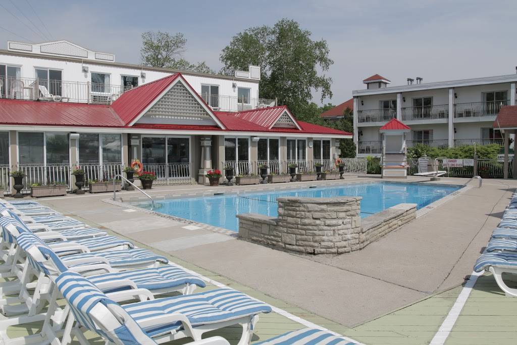 Fern Resort | restaurant | 4432 Fern Resort Rd, Ramara, ON L3V 0L1, Canada | 8005673376 OR +1 800-567-3376