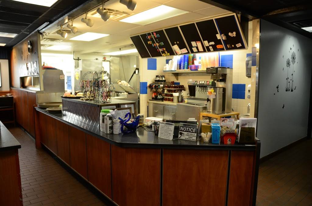 Missys Corner Cafe | restaurant | 2111 Court St, Pekin, IL 61554, USA | 3093464456 OR +1 309-346-4456