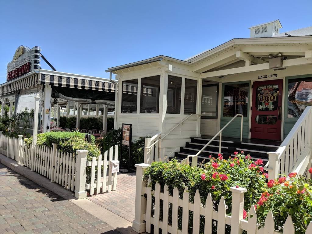 Lucilles Smokehouse Bar-B-Que | restaurant | The District at, 2245 Village Walk Dr, Henderson, NV 89052, USA | 7022577427 OR +1 702-257-7427