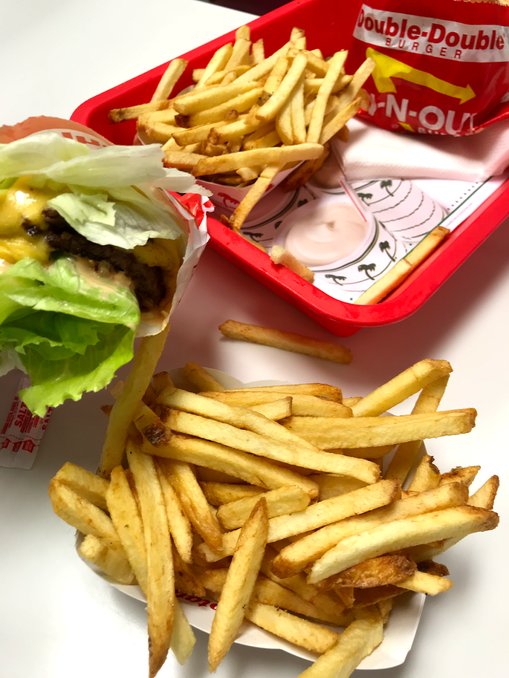 In-N-Out Burger | restaurant | 2010 Hacienda Dr, Vista, CA 92081, USA | 8007861000 OR +1 800-786-1000