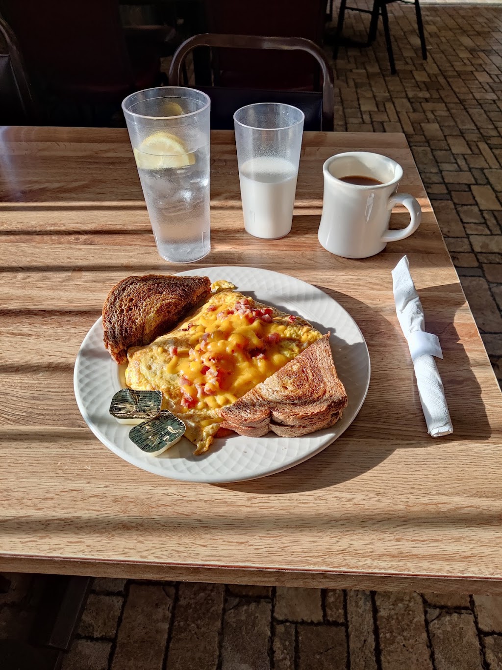 Sunset Grill | restaurant | 411 SD-73, Kadoka, SD 57543, USA | 6058372303 OR +1 605-837-2303