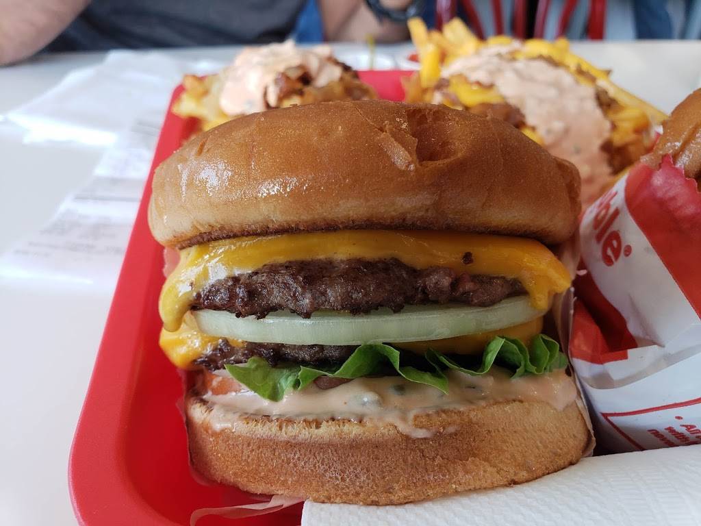 In-N-Out Burger | restaurant | 381 W Esplanade Dr, Oxnard, CA 93036, USA | 8007861000 OR +1 800-786-1000