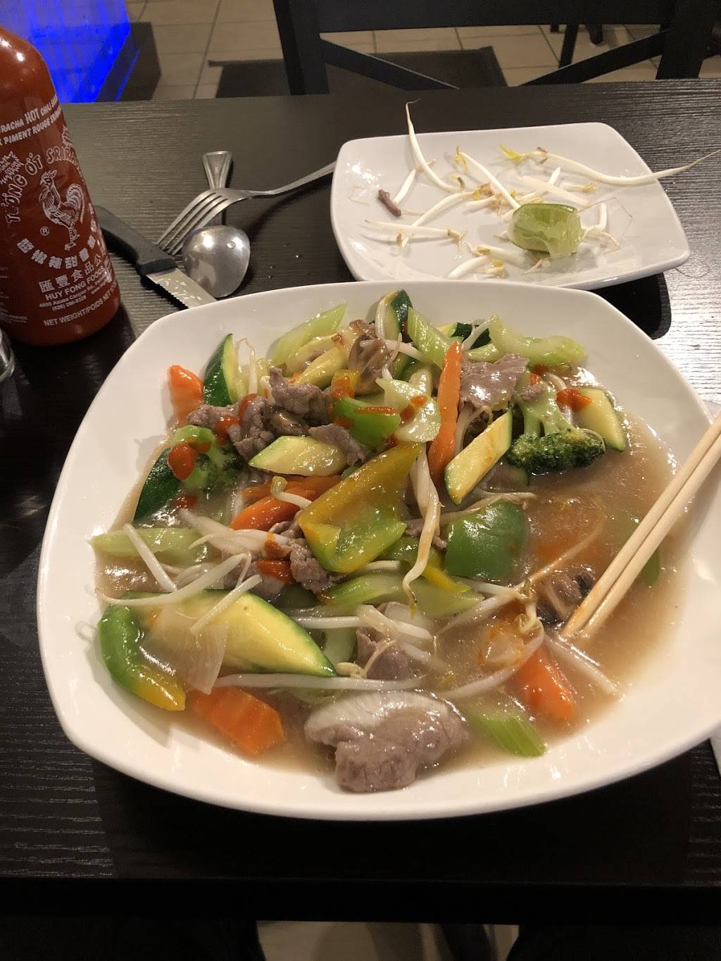 Pho Ontario | restaurant | 2663 Rue Ontario E, Montréal, QC H2K 1X1, Canada | 5145229988 OR +1 514-522-9988