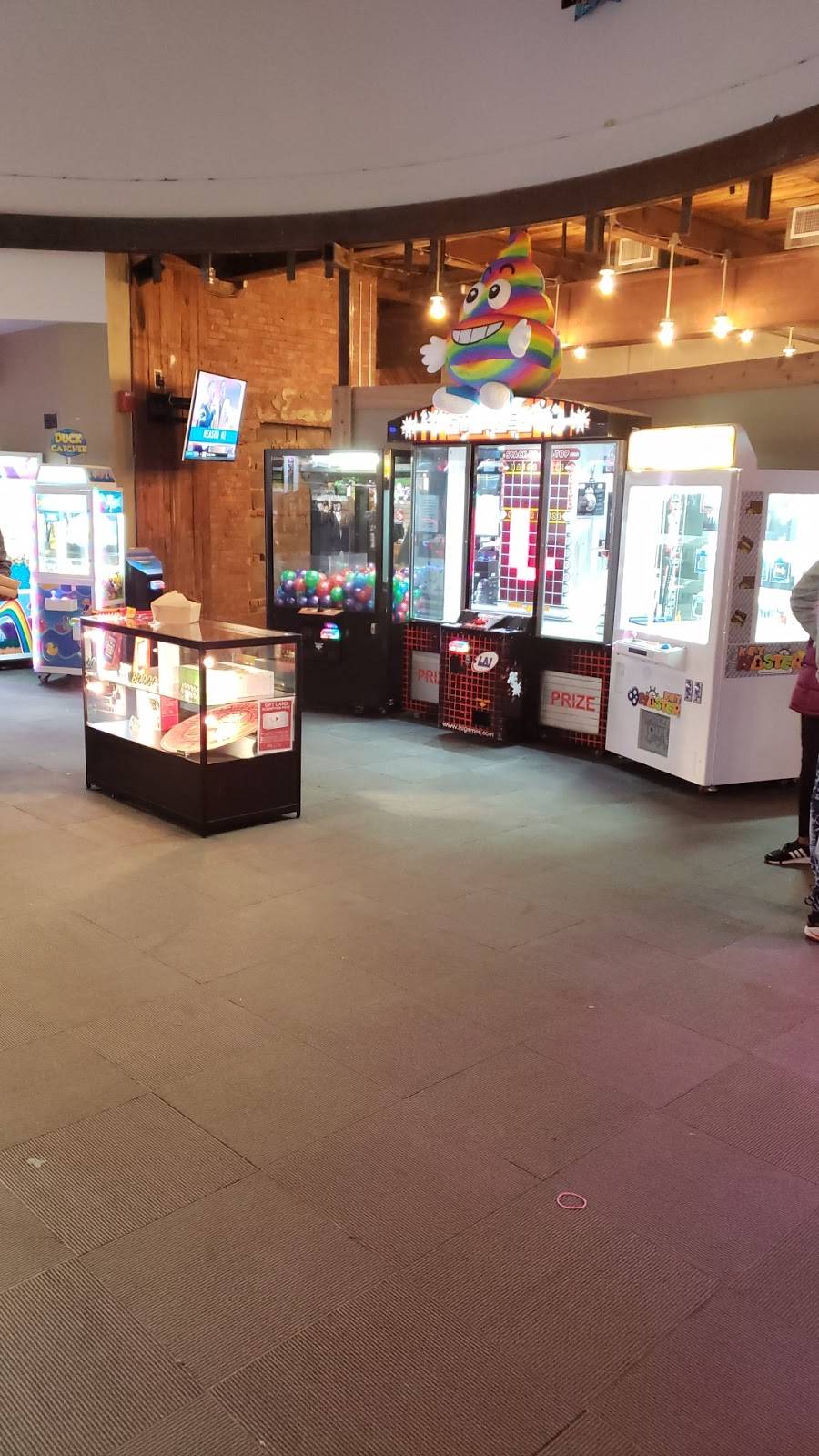 Play Arcade + Kitchen | night club | 5900 Mayfield Rd, Mayfield Heights, OH 44124, USA | 4404424263 OR +1 440-442-4263