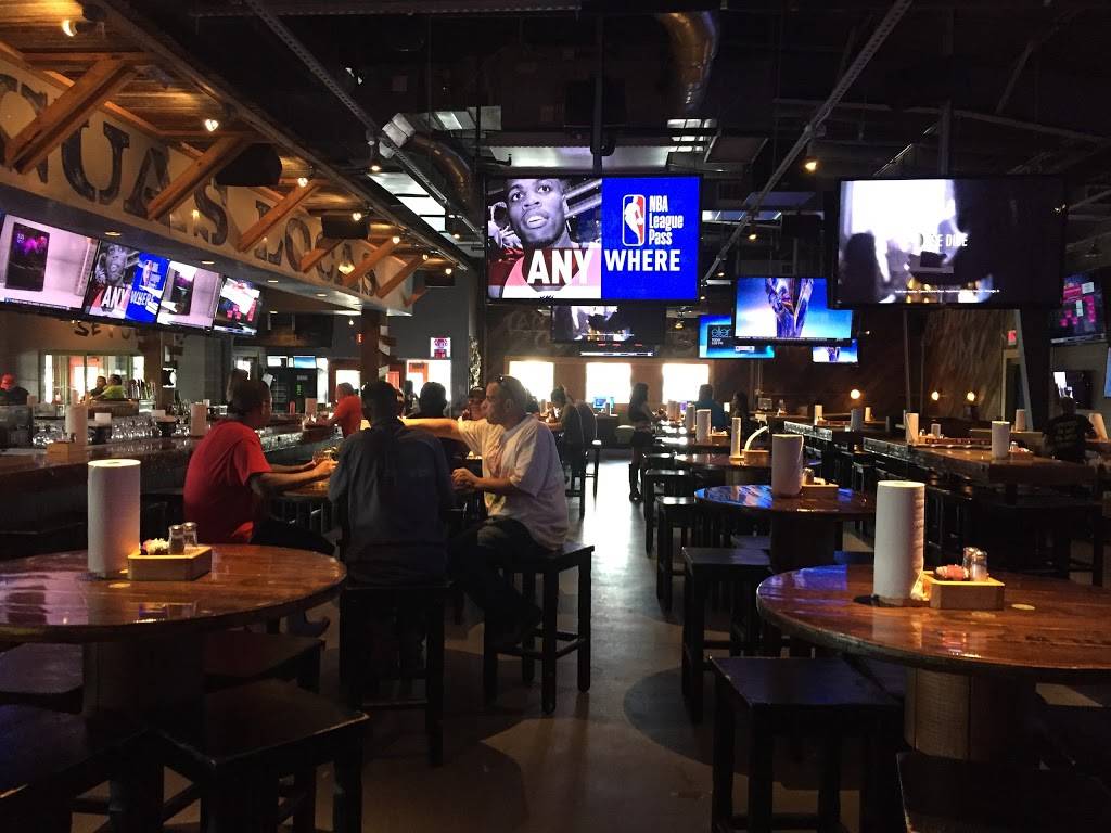 Ojos Locos Sports Cantina - Northline | restaurant | 4422 North Fwy, Houston, TX 77022, USA | 8322038383 OR +1 832-203-8383