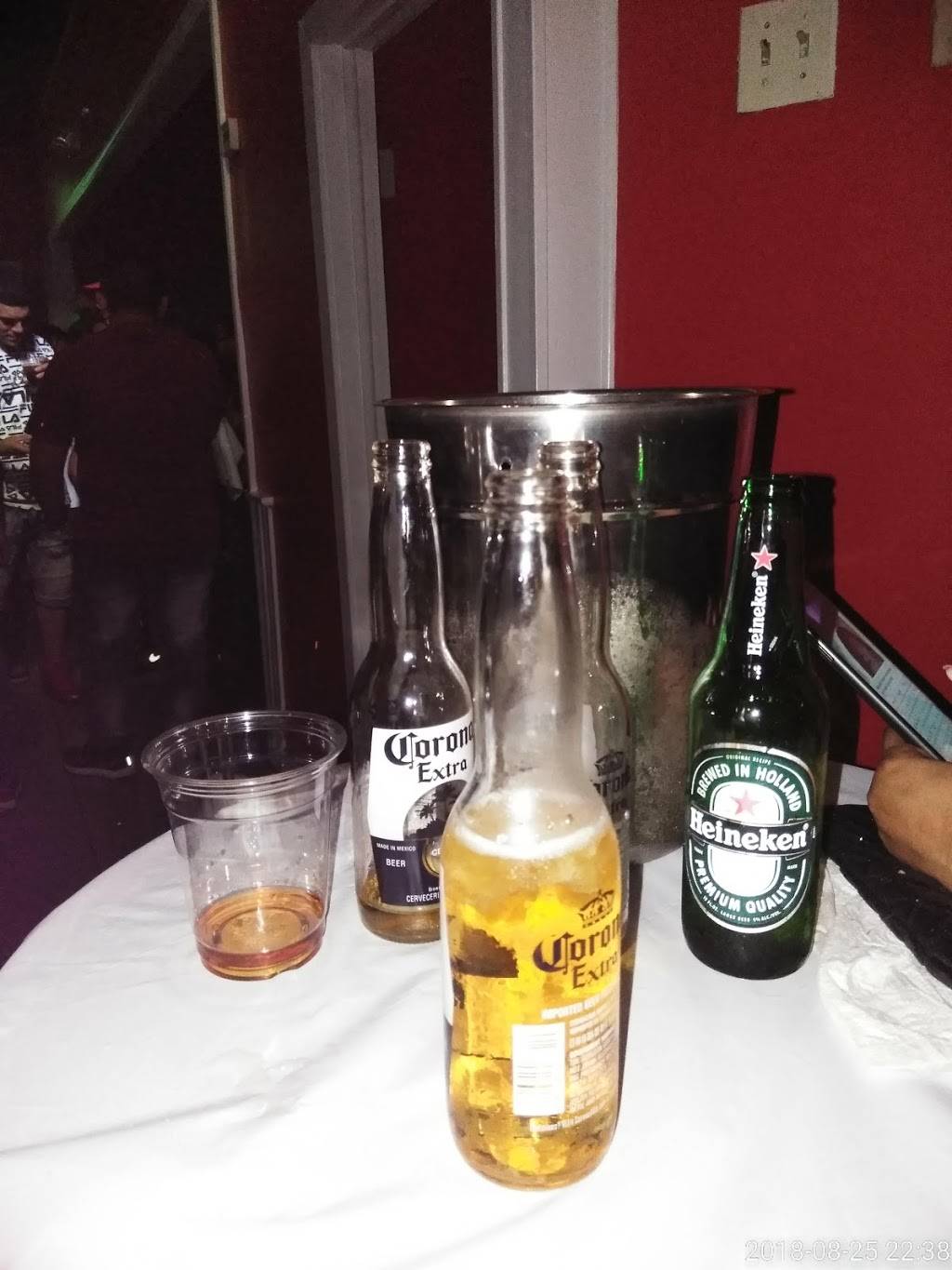 Malecon Bar & Restaurante | restaurant | 137 Chestnut St, Springfield, MA 01104, USA | 4132858407 OR +1 413-285-8407