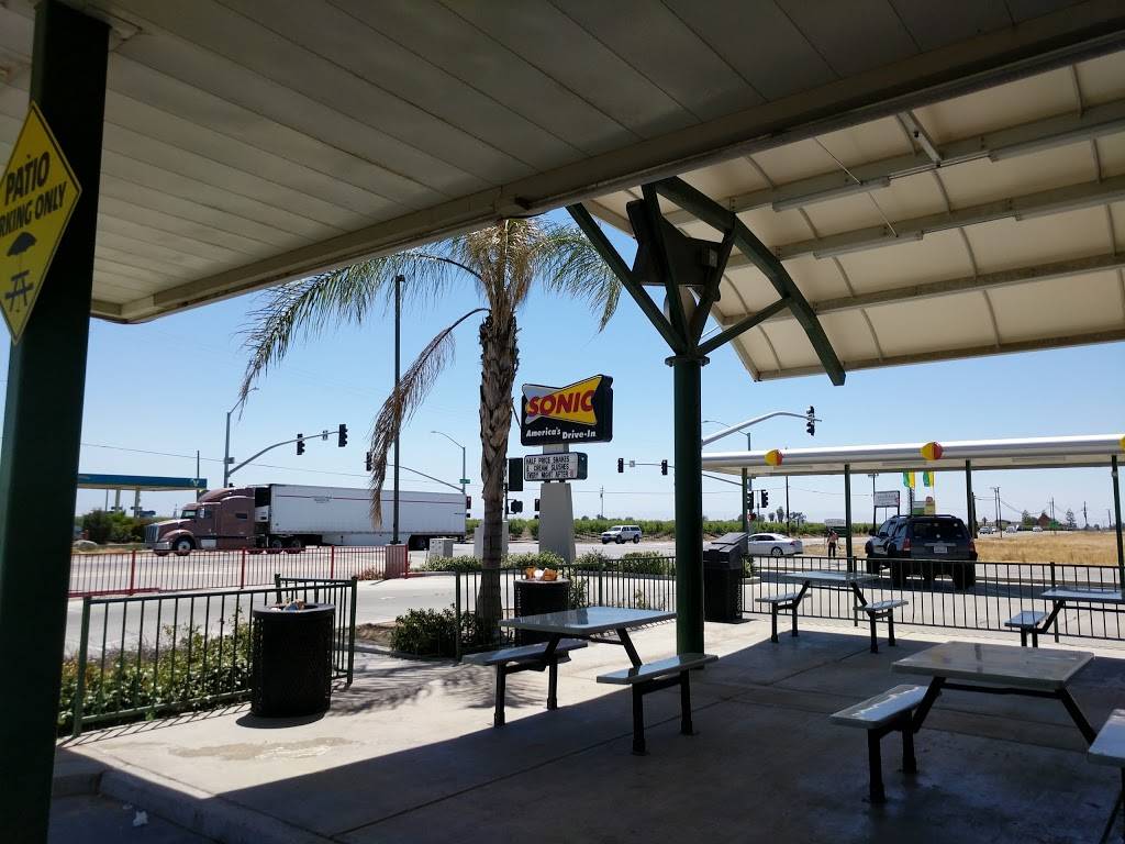Sonic Drive-In | restaurant | 3220 Taft Hwy, Bakersfield, CA 93313, USA | 6618326161 OR +1 661-832-6161