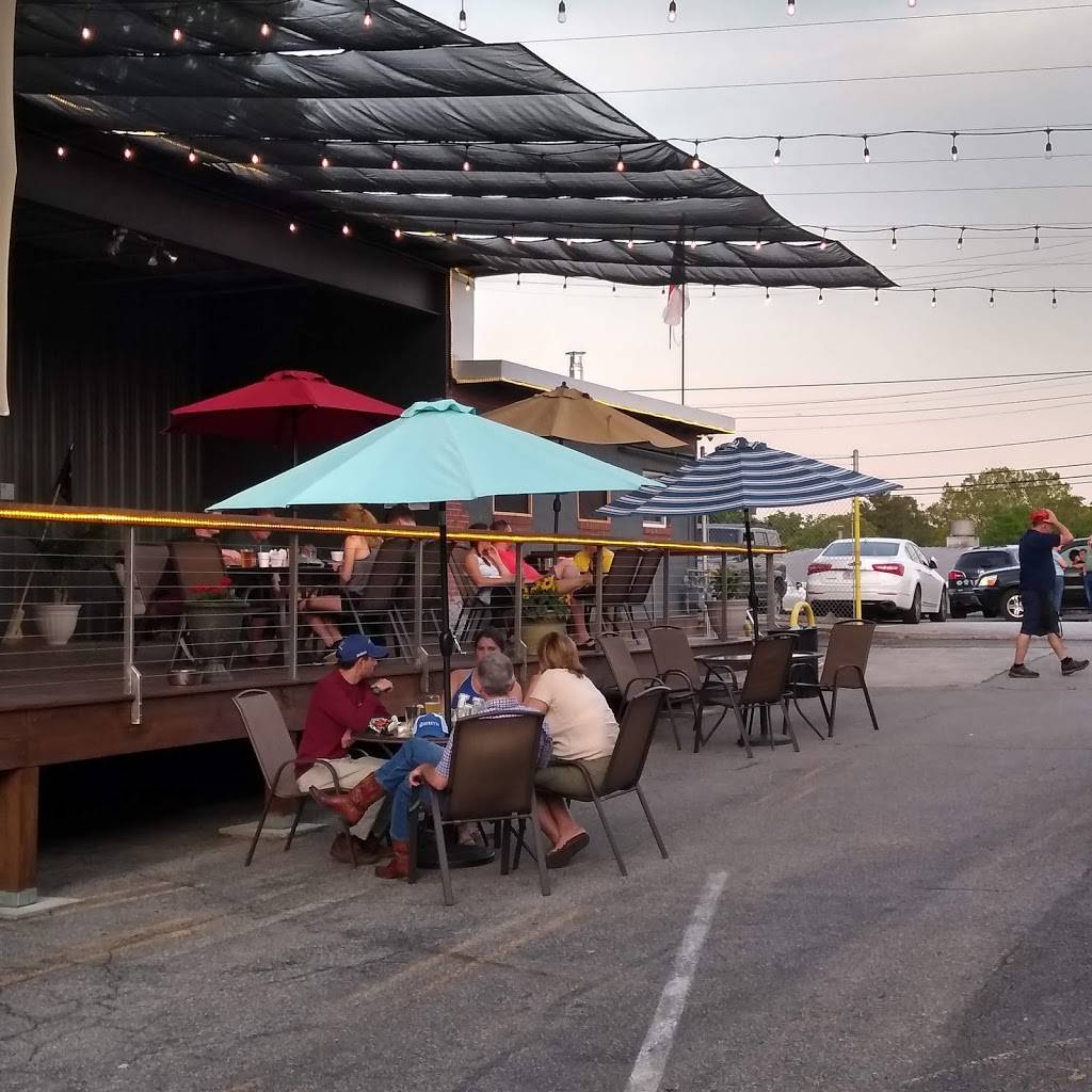 Guidon Brewing Company | restaurant | 415 8th Ave E, Hendersonville, NC 28792, USA | 8285957976 OR +1 828-595-7976