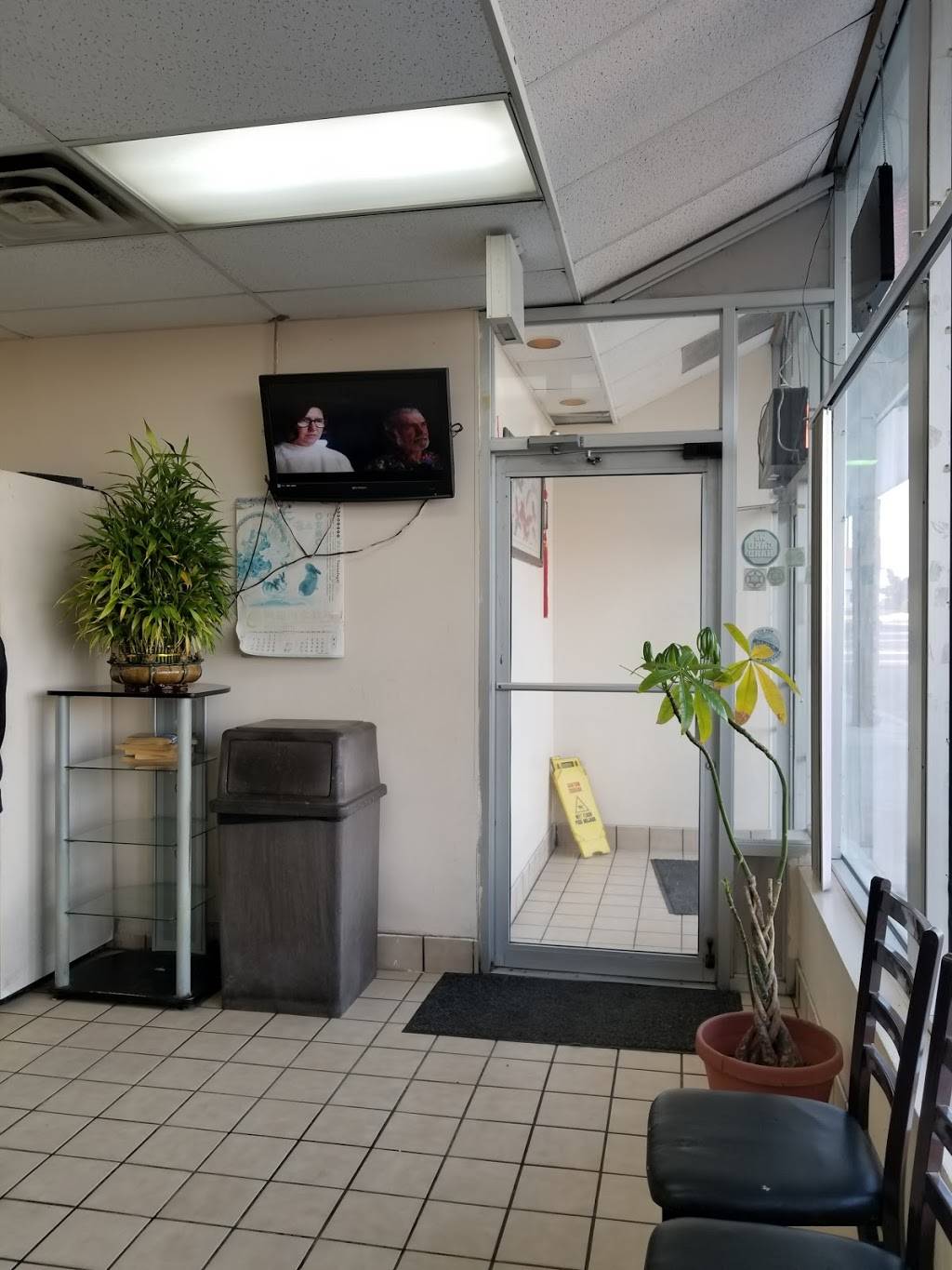 Hong Kong Chop Suey Restaurant | restaurant | 2411 Sycamore Dr, Morris, IL 60450, USA | 8159410889 OR +1 815-941-0889