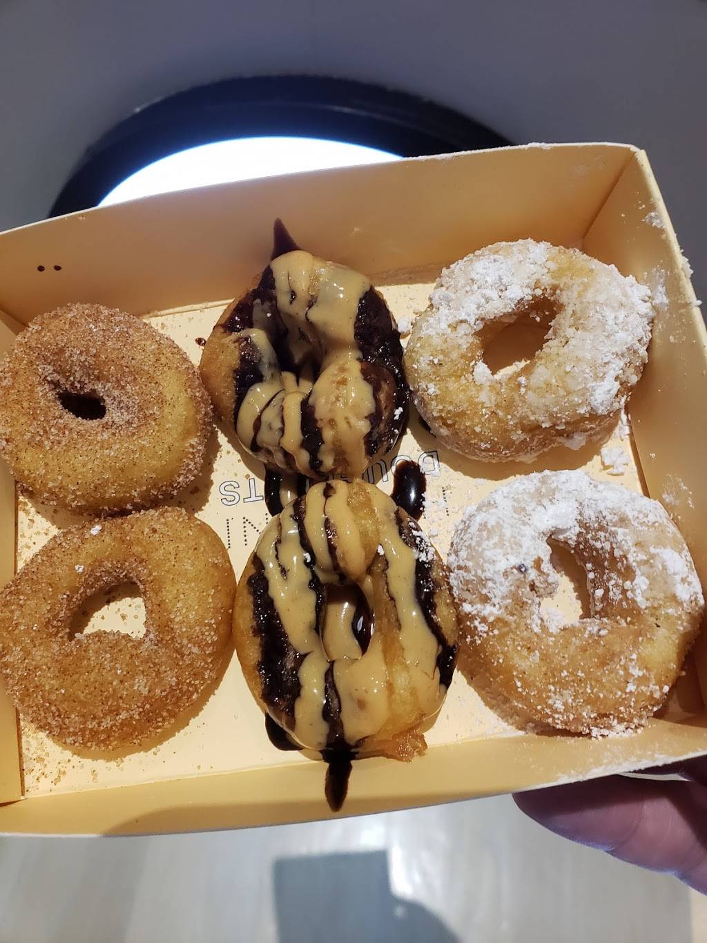 The Dapper Doughnut | bakery | 433 Opry Mills Dr, Nashville, TN 37214, USA | 6156101465 OR +1 615-610-1465