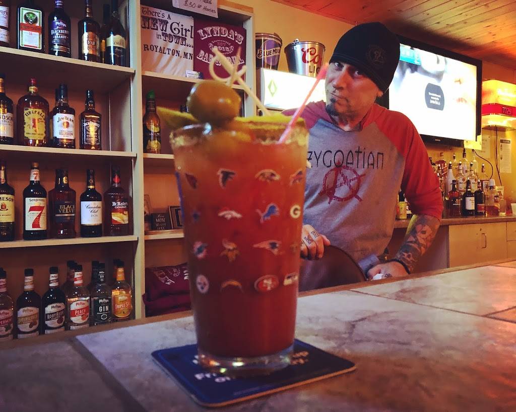 Lyndas Bar & Grill | restaurant | 212 E Centre St, Royalton, MN 56373, USA | 3203020117 OR +1 320-302-0117