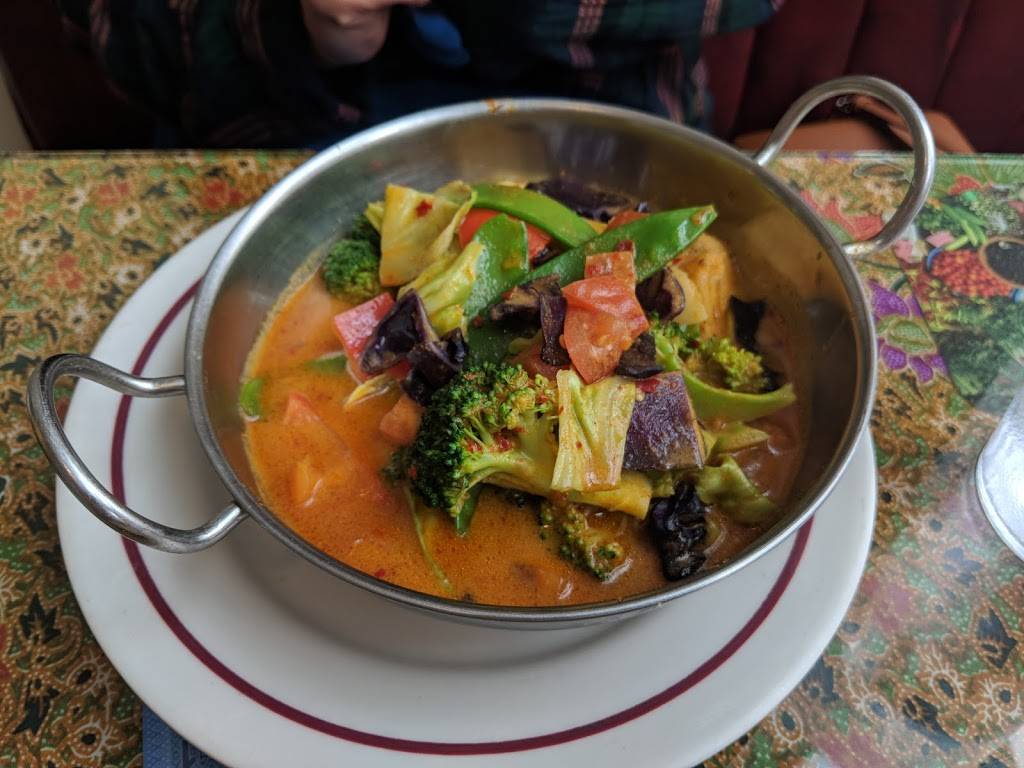 Jennys Kuali | restaurant | 102 E 4th St, Bethlehem, PA 18015, USA | 6107588088 OR +1 610-758-8088