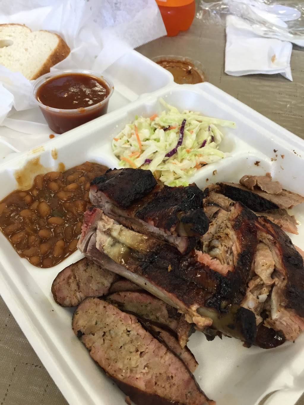 Fainmous BBQ | restaurant | 10400 S Post Oak Rd ste e, Houston, TX 77035, USA | 7137289663 OR +1 713-728-9663