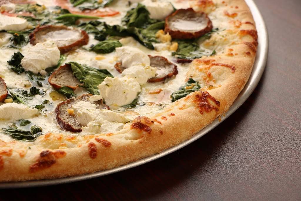 Deano’s Pizza and Pasta | restaurant | 10865 Cross Creek Blvd, Tampa, FL 33647, USA | 8139820300 OR +1 813-982-0300