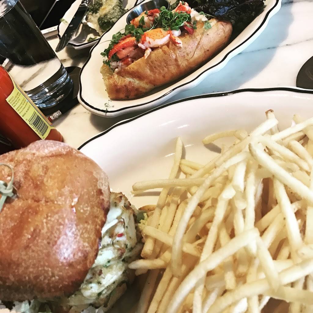 Loch Bar | restaurant | 240 International Drive, Baltimore, MD 21202, USA | 4439618949 OR +1 443-961-8949