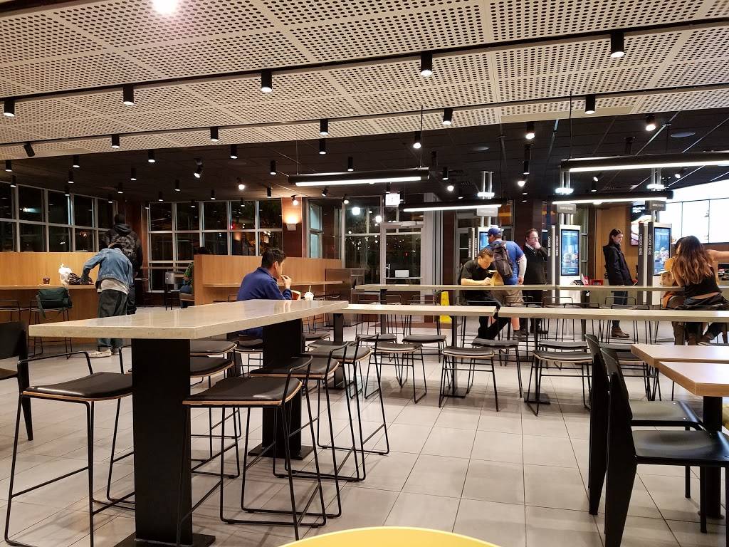 McDonalds | cafe | 10 E Chicago Ave, Chicago, IL 60611, USA | 3126499262 OR +1 312-649-9262