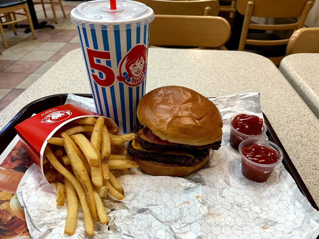 Wendys | restaurant | 2640 Beach Blvd, Biloxi, MS 39531, USA | 2283881997 OR +1 228-388-1997