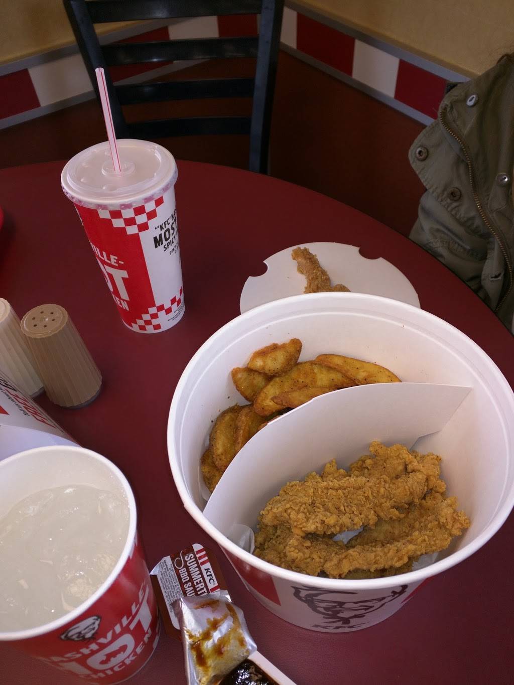 KFC | restaurant | 430 S Broadway Blvd, Salina, KS 67401, USA | 7858250322 OR +1 785-825-0322