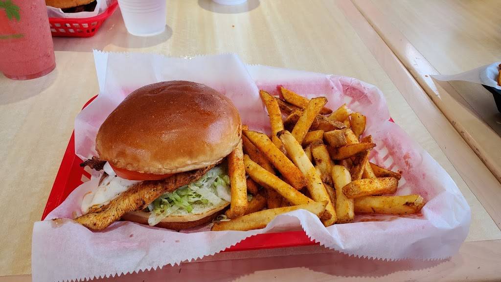 So-Cal Burgers, Wraps & Frozen Yogurt | restaurant | 6773 Middlebelt Rd, Garden City, MI 48135, USA | 7343382691 OR +1 734-338-2691