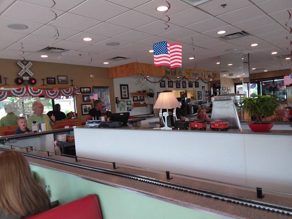 2Toots Train Whistle Grill | restaurant | 203 S Main St, Bartlett, IL 60103, USA | 6302136700 OR +1 630-213-6700