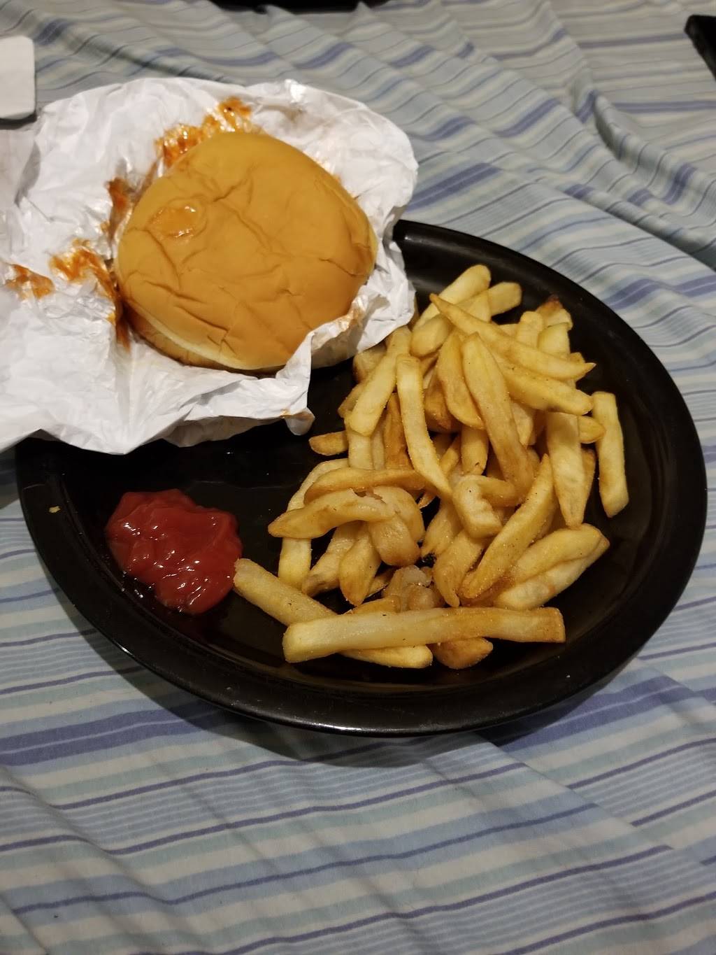 Classic Burger & BBQ Inc | restaurant | 1732 15th St N, Bessemer, AL 35020, USA | 2054245742 OR +1 205-424-5742