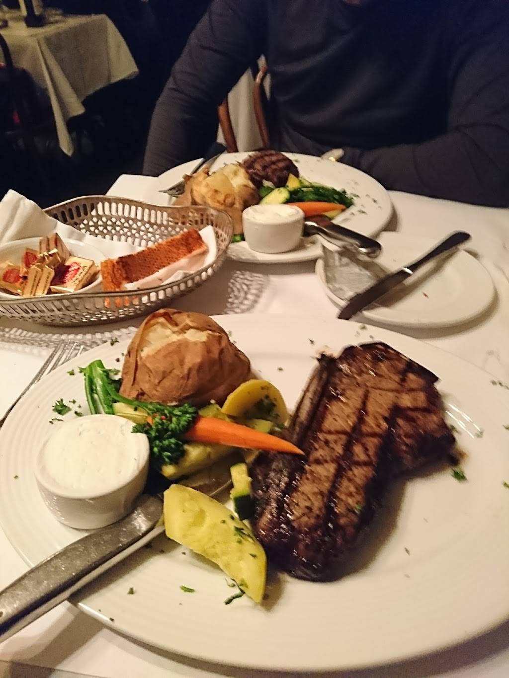 Johns Grill | restaurant | 63 Ellis St, San Francisco, CA 94102, USA | 4159860069 OR +1 415-986-0069