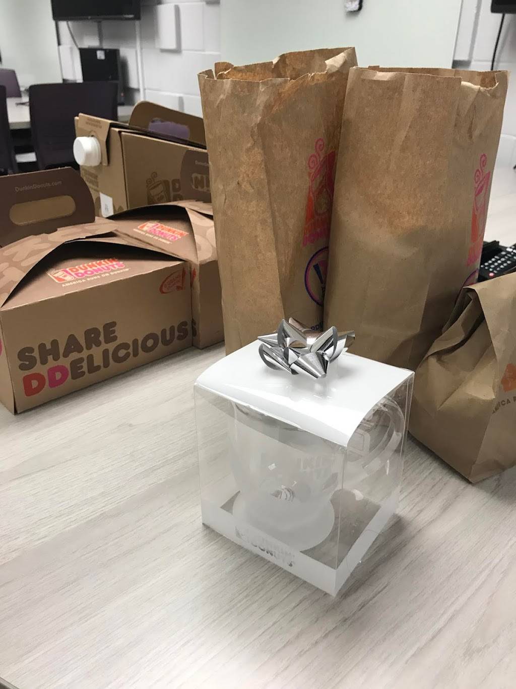 Dunkin Donuts | restaurant | 9480 Waukegan Rd, Morton Grove, IL 60053, USA | 8474703600 OR +1 847-470-3600