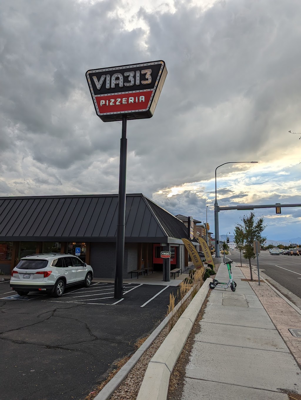 Via 313 Pizza | meal takeaway | 212 E University Pkwy, Orem, UT 84058, USA | 3852924313 OR +1 385-292-4313