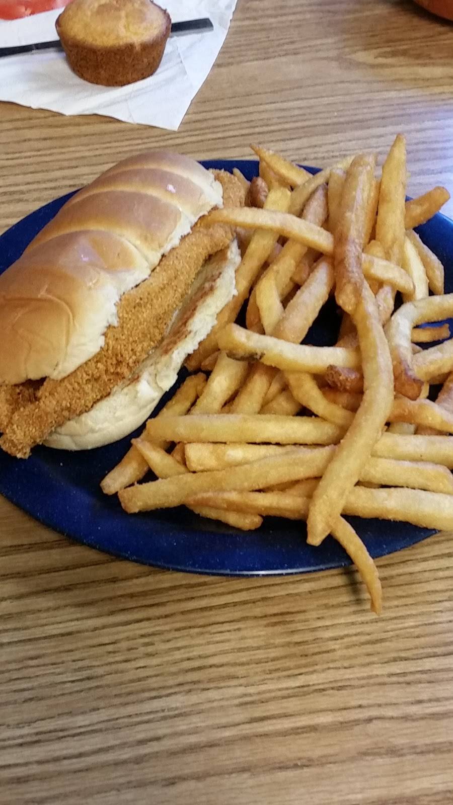 Big Jons Lunch Box | restaurant | 123 W 4th St, Mt Carmel, IL 62863, USA | 6182633272 OR +1 618-263-3272