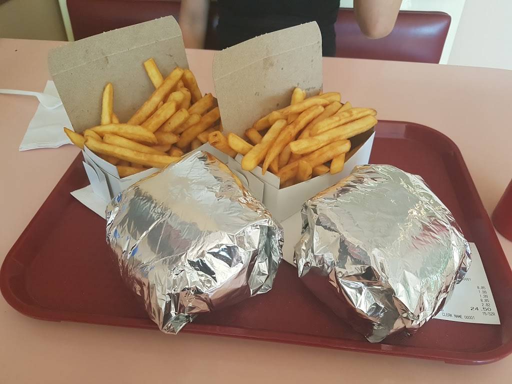 Master Burger | restaurant | 25 King St S, Cookstown, ON L0L 1L0, Canada | 7054589651 OR +1 705-458-9651