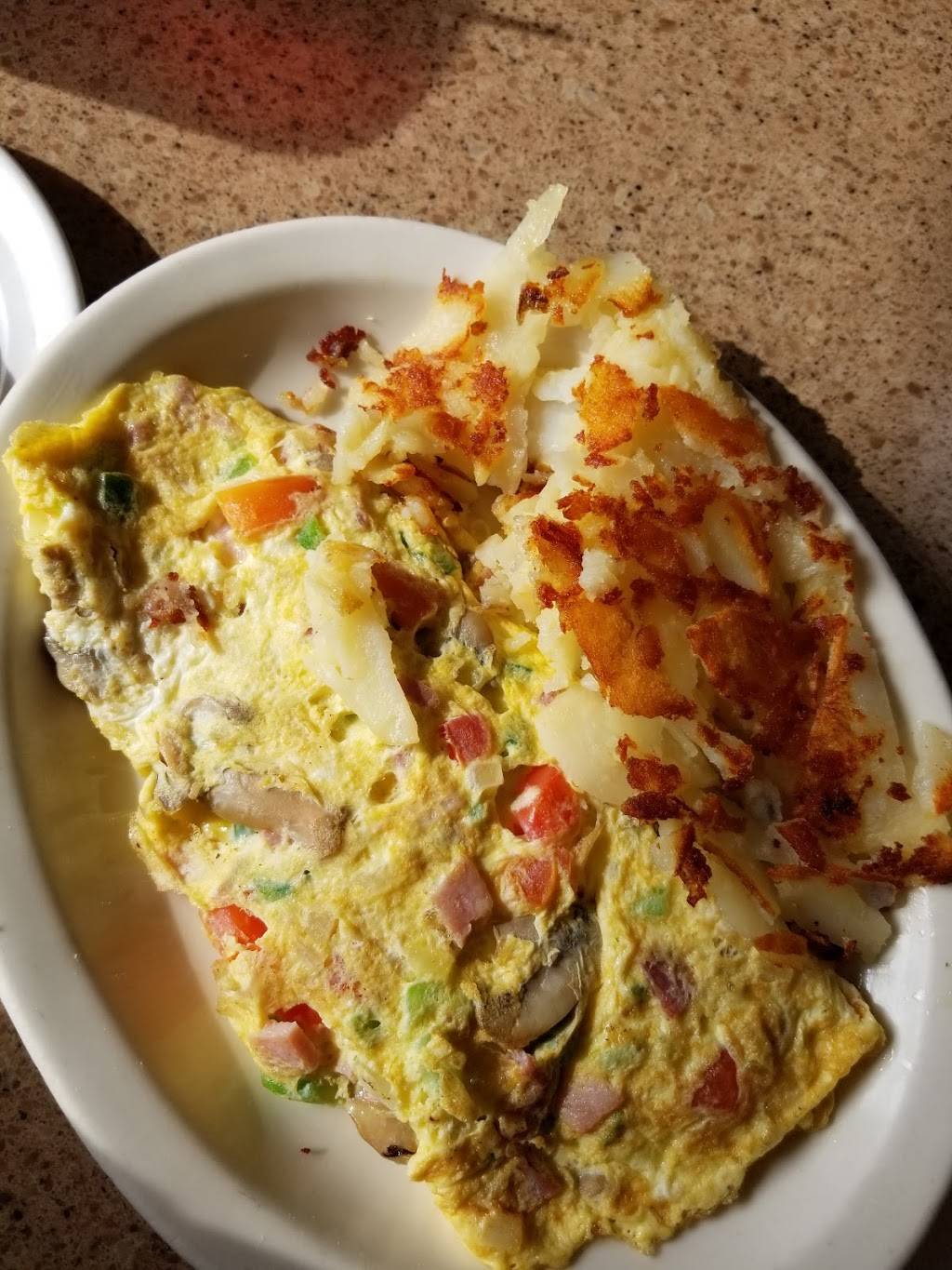 Four Korners Restaurant | restaurant | 2495 Lapeer Rd, Auburn Hills, MI 48326, USA | 2483737011 OR +1 248-373-7011