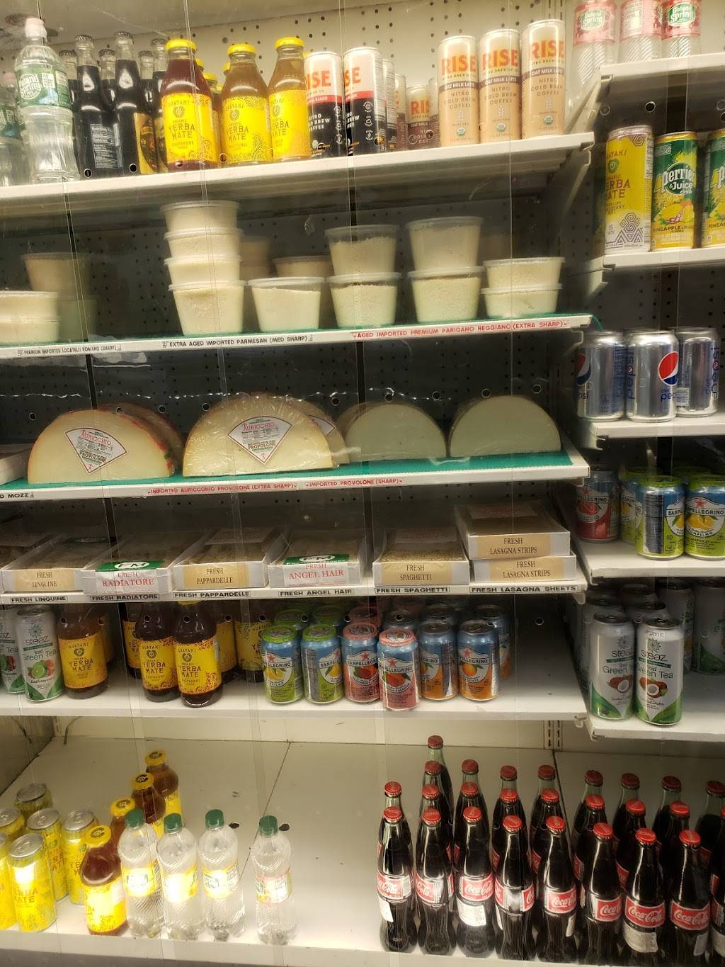 Fratelli Market | restaurant | 17 Cedar Heights Rd, Stamford, CT 06905, USA | 2033221632 OR +1 203-322-1632