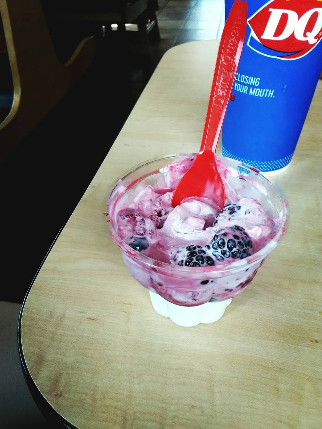 Dairy Queen Grill & Chill | restaurant | 912 S Washington St, Du Quoin, IL 62832, USA | 6185423112 OR +1 618-542-3112