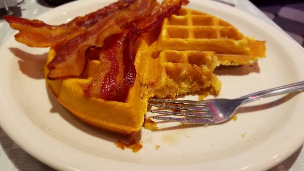 RedEye Diner | restaurant | 210 E Trade St c149, Charlotte, NC 28202, USA | 9805852867 OR +1 980-585-2867