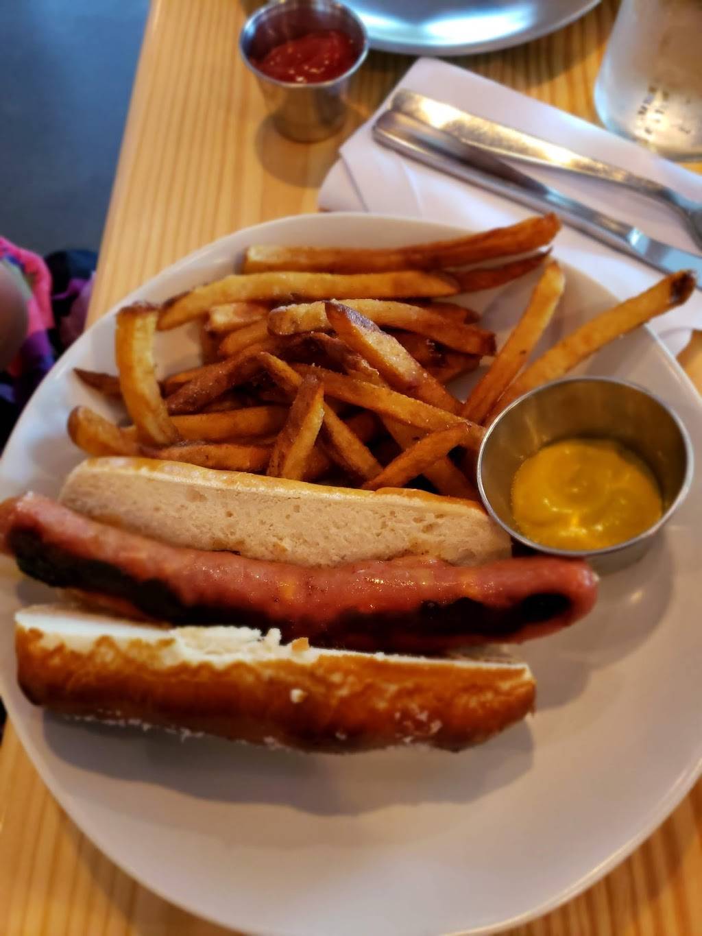 Hog & Hominy | restaurant | 707 W Brookhaven Cir, Memphis, TN 38117, USA | 9012077396 OR +1 901-207-7396