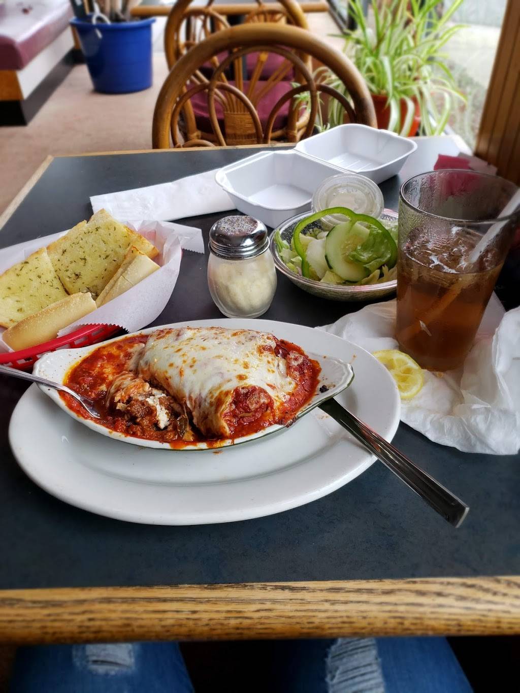 Holiday Restaurant & Pizza | restaurant | 12 Main St, Ellington, CT 06029, USA | 8608716733 OR +1 860-871-6733