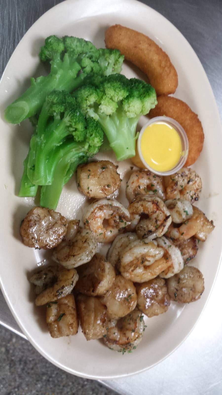 Dixie Queen Seafood Restaurant | restaurant | 9157 W Marlboro Rd, Farmville, NC 27828, USA | 2527536363 OR +1 252-753-6363