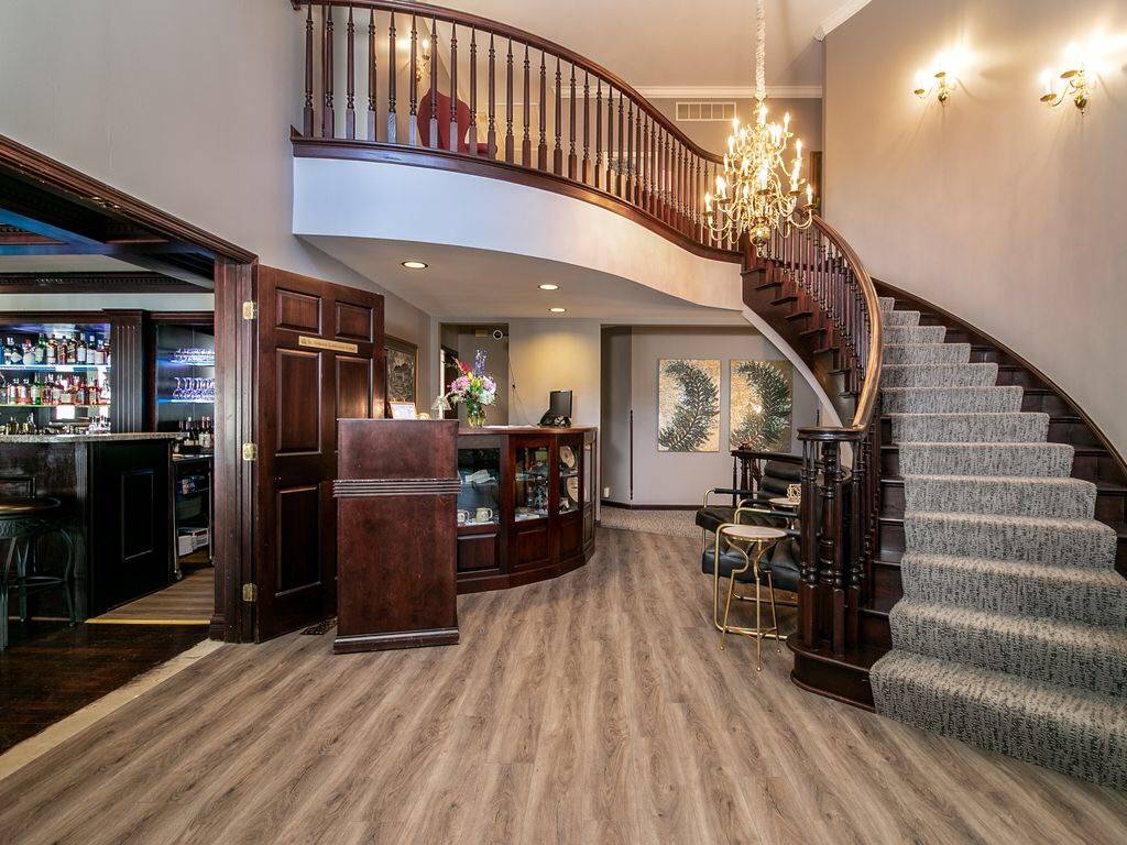 The Abbey | restaurant | 3158 IN-2, Valparaiso, IN 46385, USA | 2194653753 OR +1 219-465-3753