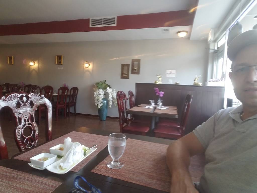 Bangkok Thai Cuisine | restaurant | 6144 N Lincoln Ave, Chicago, IL 60659, USA | 7734637034 OR +1 773-463-7034