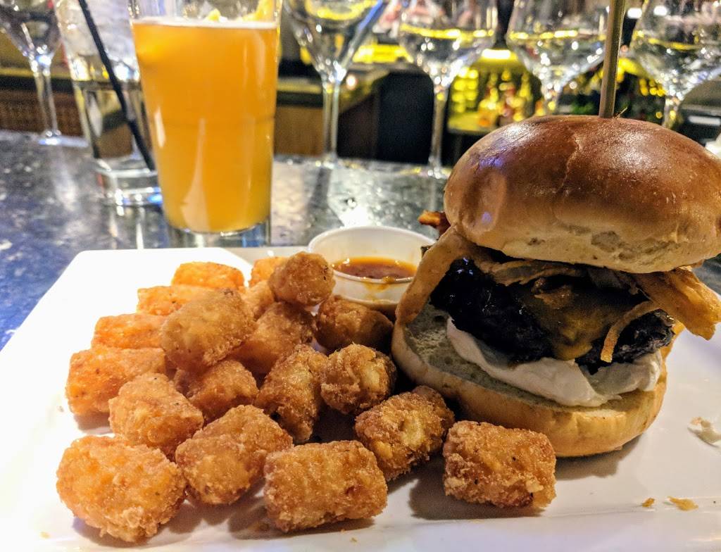 Bar Louie - North East Mall | night club | 1101 Melbourne Rd #6600, Hurst, TX 76053, USA | 8175370440 OR +1 817-537-0440