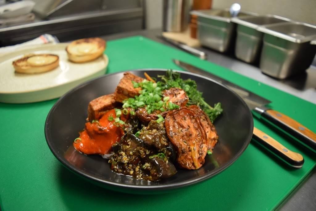 Headwaters | restaurant | 23352 US-27 #50, High Springs, FL 32643, USA | 3864542437 OR +1 386-454-2437