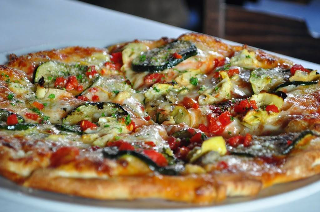 Cecelias Ristorante & Martini Bar | restaurant | 716 Elmwood Ave, Buffalo, NY 14222, USA | 7168838066 OR +1 716-883-8066