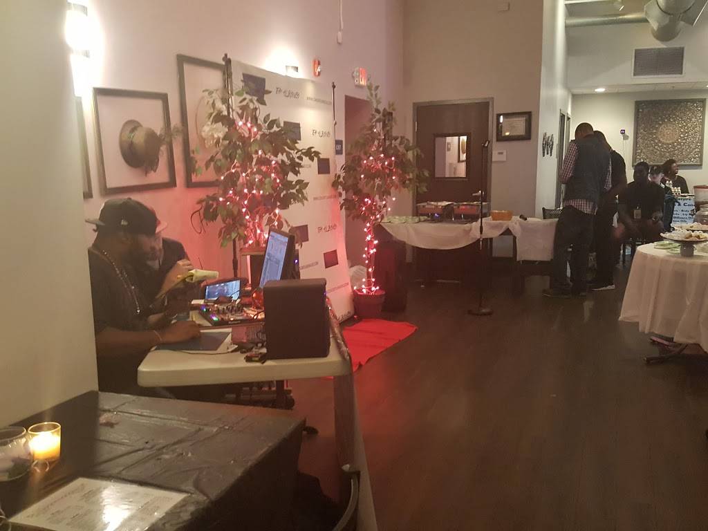 Divas Kitchen Catering Only | restaurant | 9 W Main St, Norristown, PA 19401, USA | 4846747967 OR +1 484-674-7967