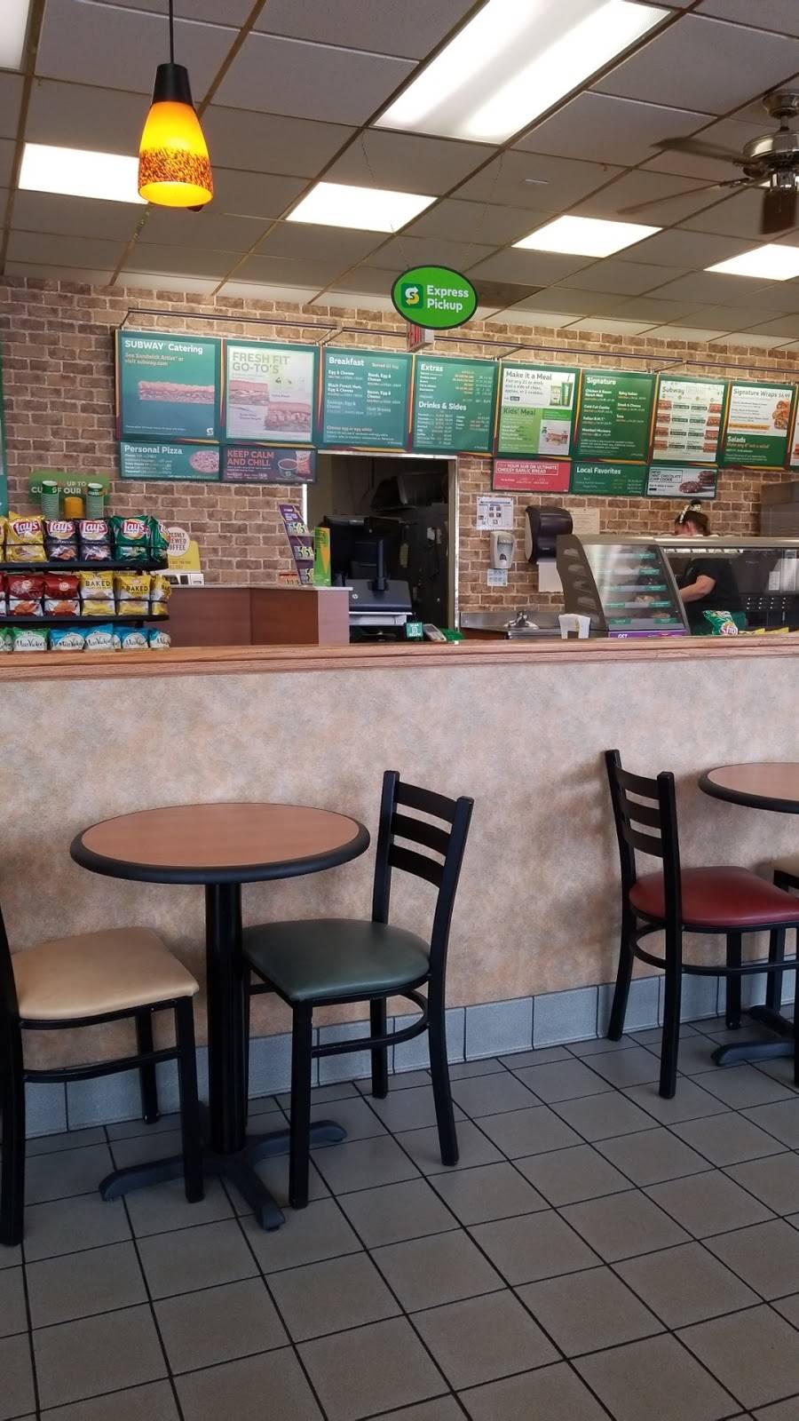 Subway Restaurants | restaurant | 82 N Eastwood Dr, Woodstock, IL 60098, USA | 8153387827 OR +1 815-338-7827