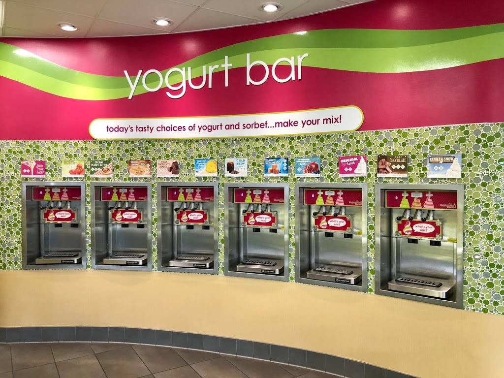 Menchies Frozen Yogurt | bakery | 25280 Marguerite Pkwy Ste B2, Mission Viejo, CA 92692, USA | 9494299332 OR +1 949-429-9332