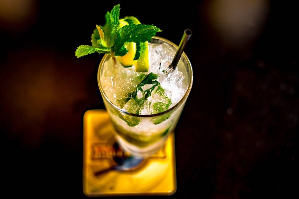 Ballyhoos | restaurant | 2865 Lynnhaven Dr Suite D3, Virginia Beach, VA 23451, USA | 7574124441 OR +1 757-412-4441